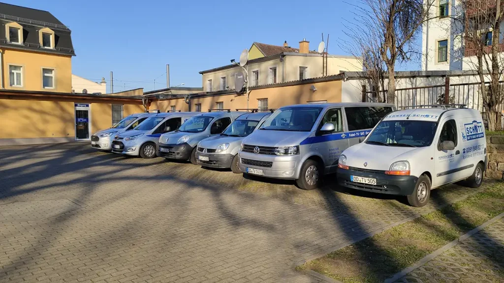 Anfahrt mit Auto oder Straßenbahn Anfahrt mit Auto oder Straßenbahn